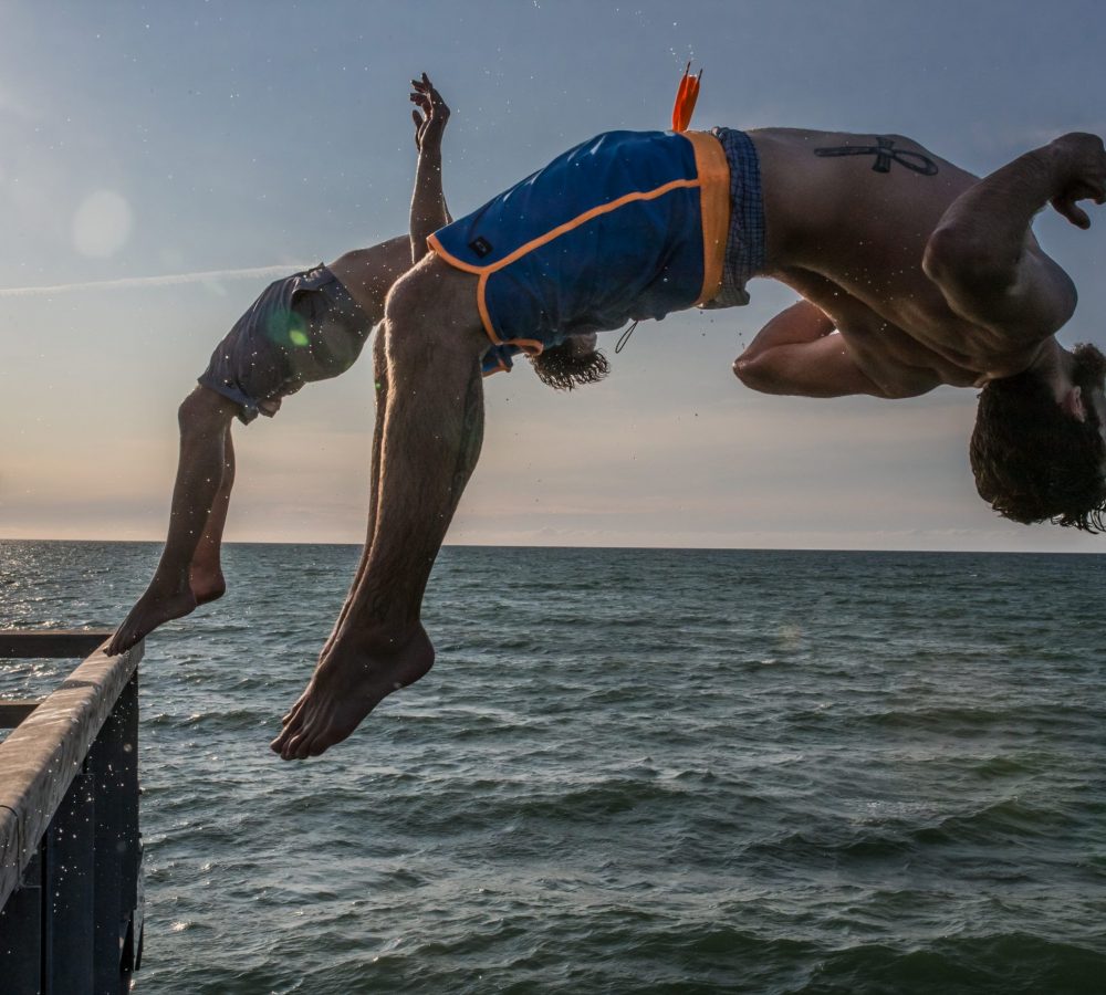 Baltic sea_jumping into the water_61P0918