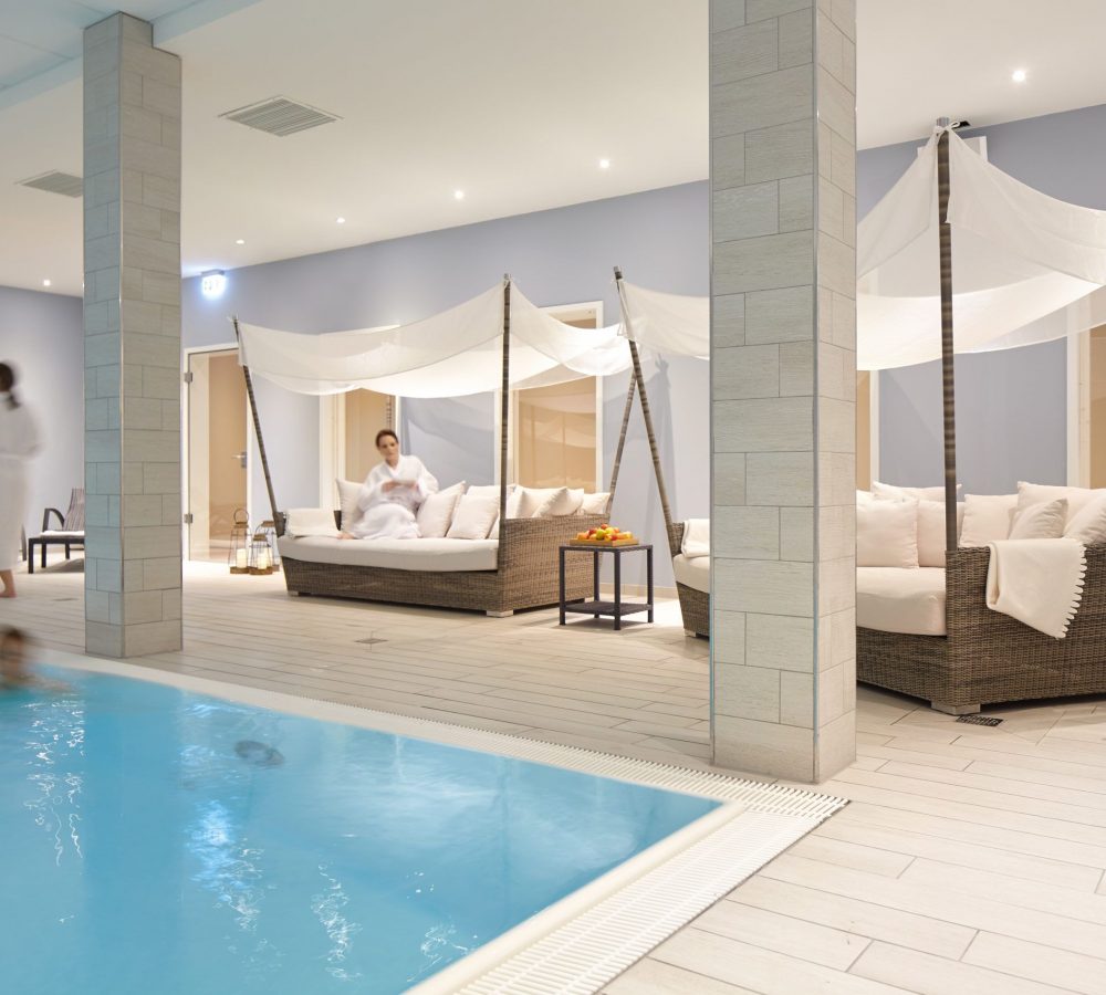 Ostseehotel, Beach Motel Heilgenhafen, Hotel am Meer, Schöne Zimmer und Apartments zum Relaxen, ein moderner Spa-Bereich mit Sauna- & Ruhebereich, Indoorpool und Raum für verschiedenste Wellnessanwendungen, Gastronomie
Beach Motel HH GmbH & Co. KG, Seebrückenpromenade 3, 23774 Heiligenhafen
https://www.beachmotel-hhf.de/hotel