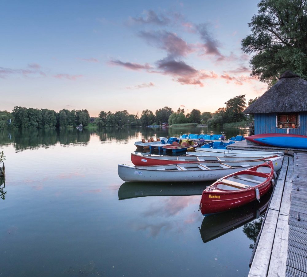 Die wunderschöne lauenburgische Seenlandschaft zeigt sich besonders zum Sonnenuntergang von ihrer beeindruckndsten Seite.