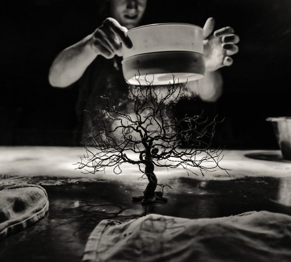 Flour-pouring-on-the-kitchen-bench-before-the-start-of-the-bread-preparation-©-PA-Jorgenssen-1800x1200