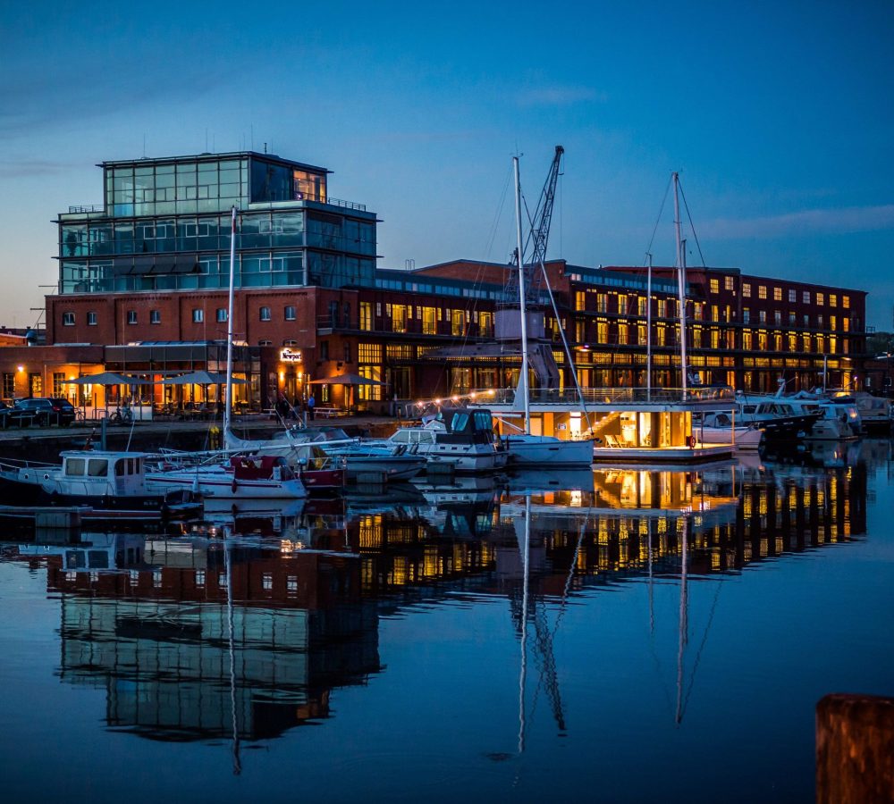 Boote am Abend vor Mediadocks © LTM