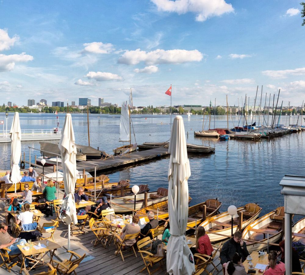 M-Bodos Bootssteg in Hamburg an der Außenalster am Anleger Rabenstraße