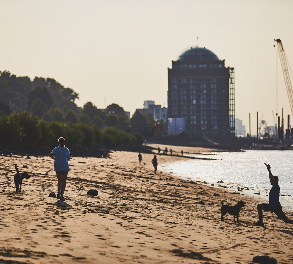 M-JuliaSchwendner_Elbstrand_Sonnenaufgang_180809-005_HiRes_AdobeRGB