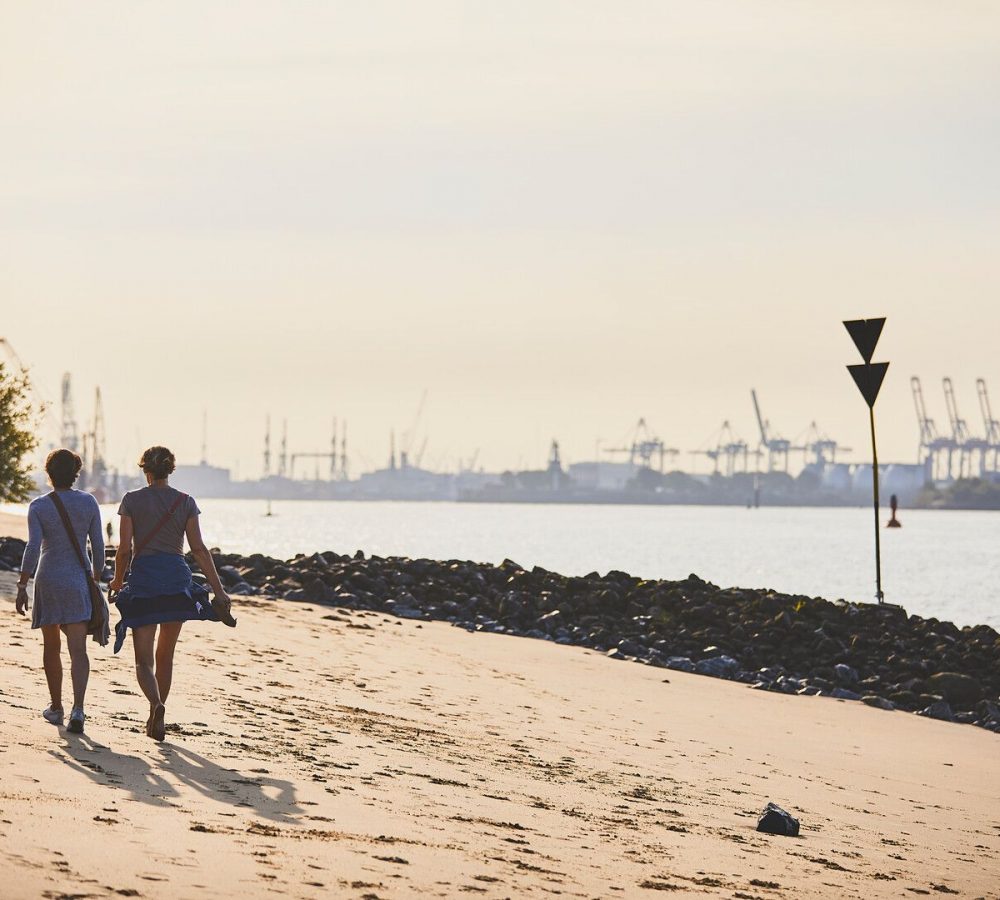 M-JuliaSchwendner_Elbstrand_Sonnenaufgang_180809-006_HiRes_AdobeRGB