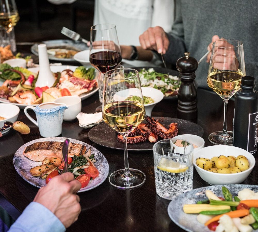 M-waterkant_Tisch_Dinner_©Empire Riverside Hotel